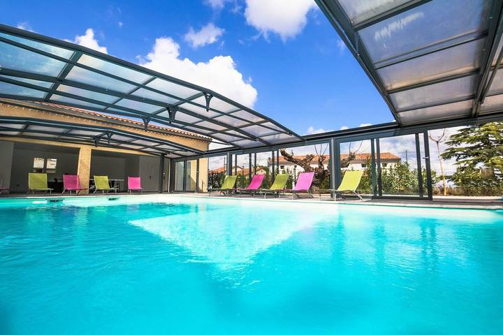 Gîte pour 29 personnes, avec jardin ainsi que piscine et terrasse à Banne - 2