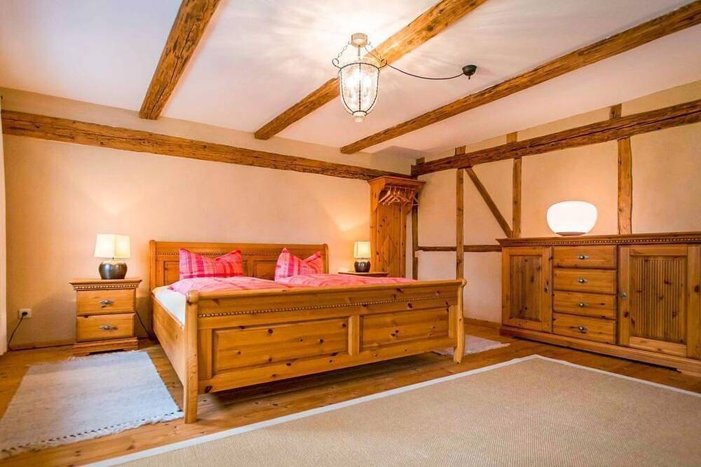 Ferienhaus Unter den Eschen - Ferienhaus, Dusche, Wc, 4 oder mehr Schlafräume in Pretzschendorf, Klingenberg
