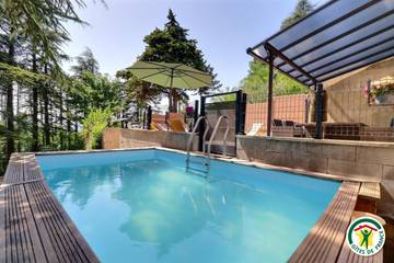 Gîte pour 4 personnes, avec terrasse ainsi que piscine et jardin à Crest