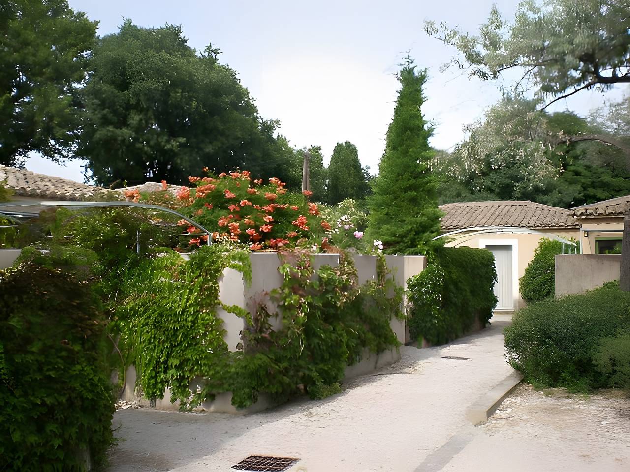 Mazet en residencia segura con piscina cerca de las Alpilles y del centro de la ciudad in Saint-Rémy-de-Provence, Region de Arles