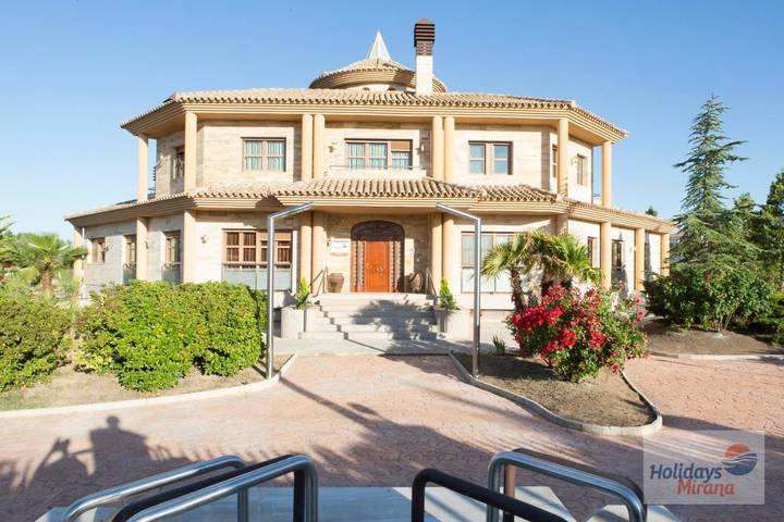 Casa de huéspuedes para 2 personas, con Terraza y Jardín además de Piscina y Vistas en Yecla 