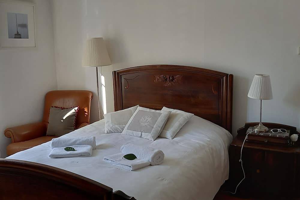 Nice sunny view and walking distance to everything in La Trinité-sur-Mer, Côte des Mégalithes