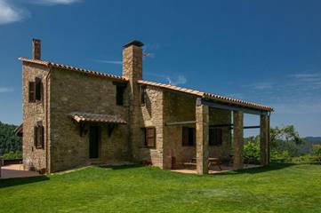 Casa rural para 10 personas, con vistas y jardín en Ripollès