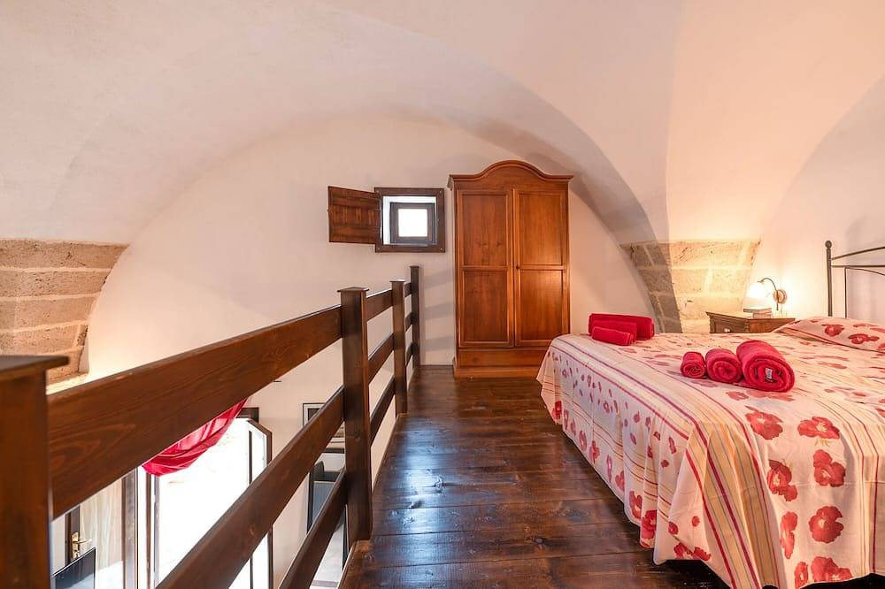 Casa vacanze \"La Corte Dei Templari Nicola\" con terrazza e Wi-Fi, animali domestici ammessi in Maruggio, Golfo di Taranto