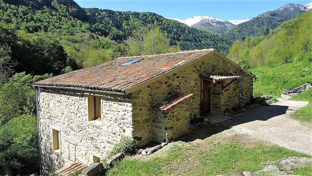 Gîtes Le Paradoxe des Pyrénées in Montferrier, Ariège