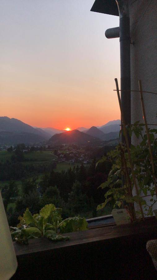 Ferienwohnung für 4 Personen, mit Balkon und Whirlpool sowie Terrasse und Ausblick
