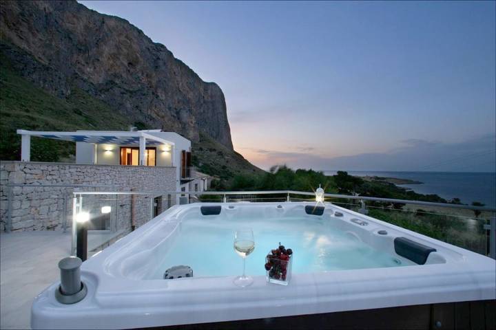 Villa voor 10 personen, with zwembad and uitzicht as well as tuin in San Vito Lo Capo