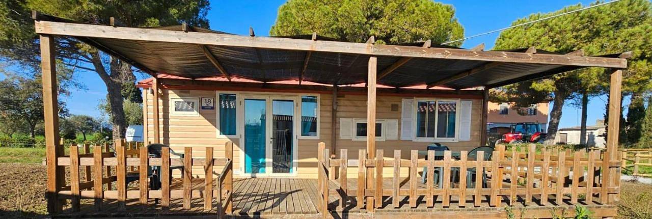 Camping für 5 Personen, mit Terrasse in Piombino
