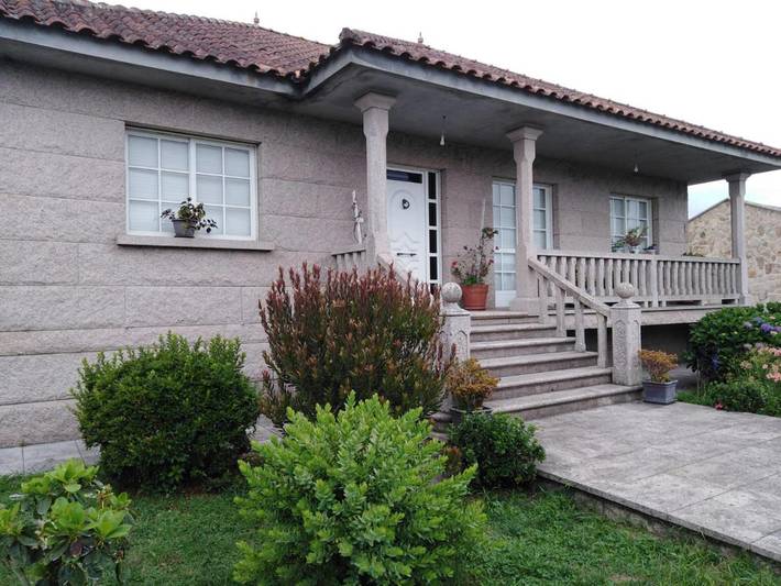 Apartamento para 10 personas, con jardín y terraza en Ribadumia