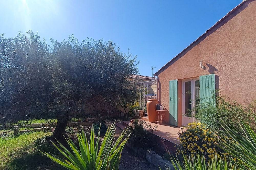 Entire apartment, 1 bedroom apartment with swimming pool in Vergèze, Nimes region