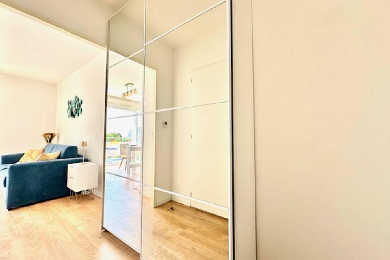 Entire studio, Bright studio with balcony and private parking in La Rochelle, La Rochelle region