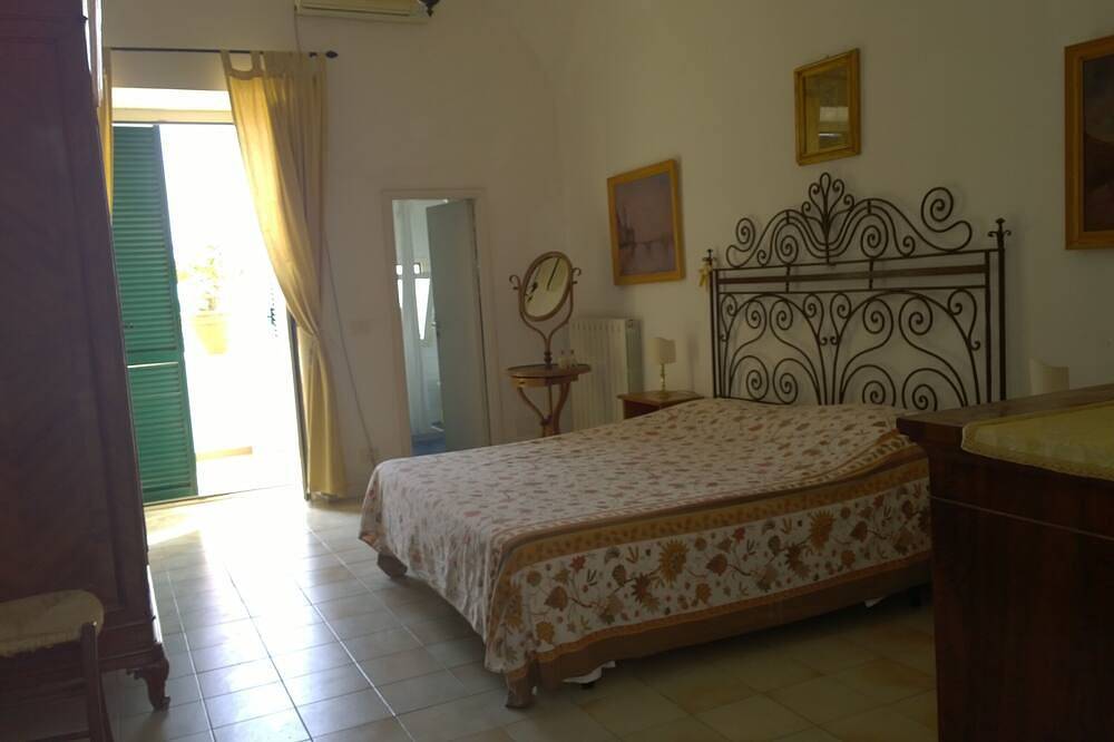 Geheel appartement, Charmant huis met terras en uitzicht op zee in Barano d'Ischia, Ischia