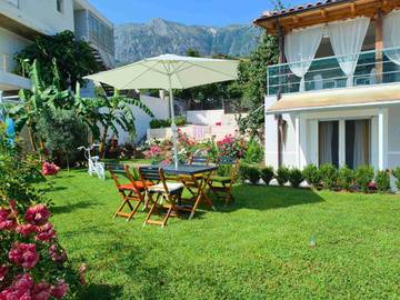Maison d’hôte pour 9 personnes, avec vue et jardin dans Dhërmi