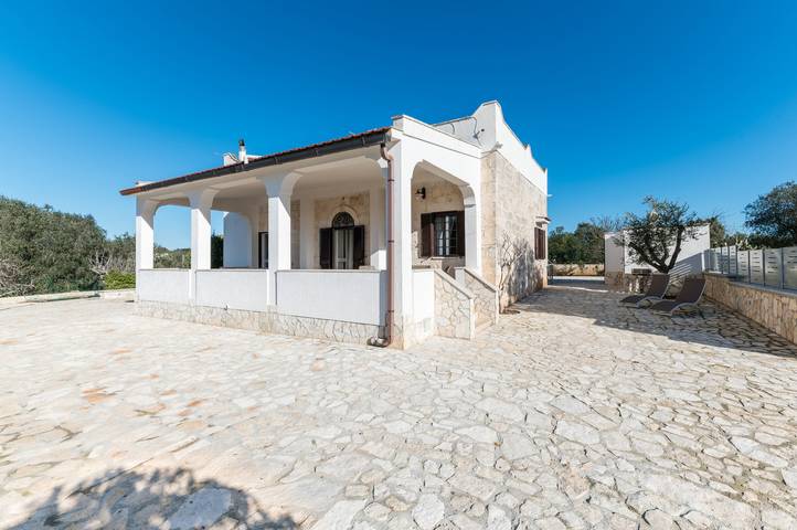 Location de vacances pour 9 personnes, avec jardin et terrasse, animaux acceptés à Ostuni - 3