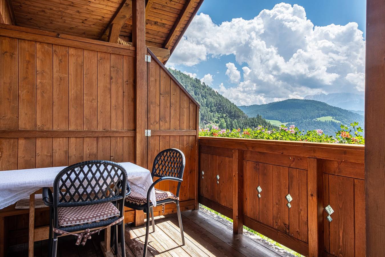 Ganze Wohnung, Apartment 'Gamperhof Planet' mit Bergblick, Gemeinschaftsgarten und Whirlpool in Karneid, Dolomiti Superski