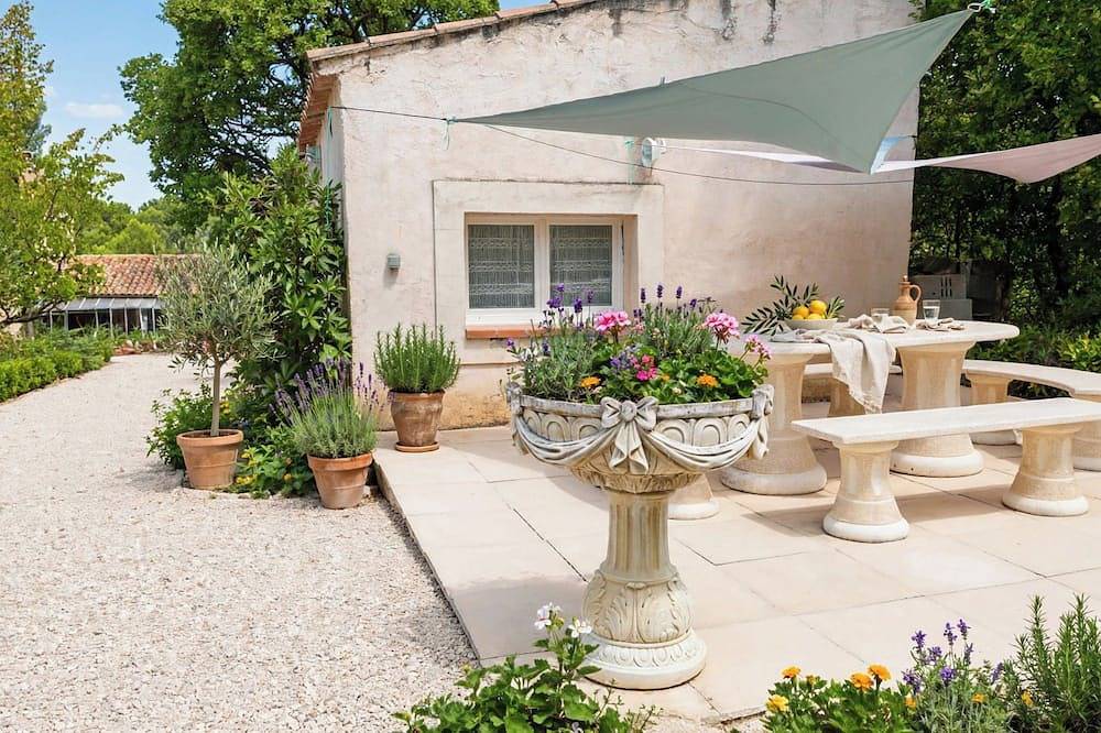 Quiet studio in the countryside in Trets, Mediterranean Coast (France)
