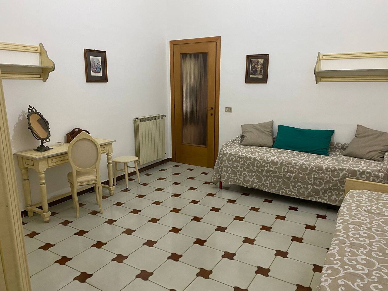 Ganze Wohnung, Apartment „Il Desiderio Di Cristina“ mit privatem Garten, Balkon und Wlan in Salerno, Tyrrhenische Küste Kampanien