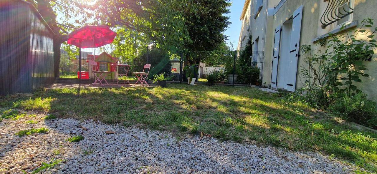 Two-Bedroom House in Saint-Pierre-des-Corps, Région de Tours