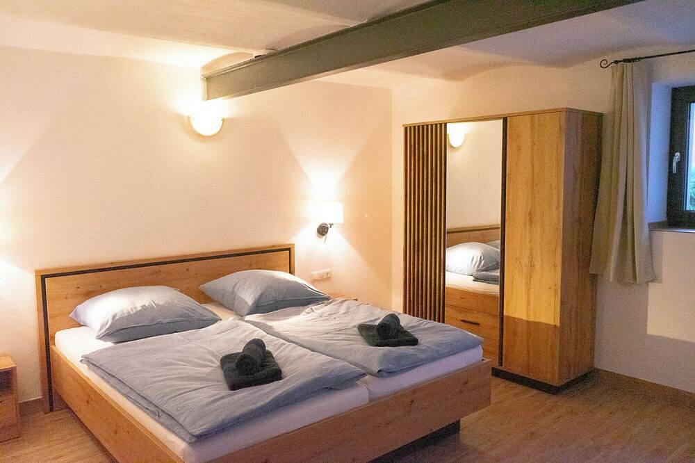 Ganze Wohnung, Komfortable Ferienwohnung mit Sauna und großem Wohn- und Essbereich in Kirchzell, Main-Odenwald