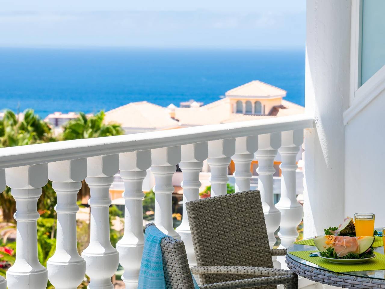 Ganze Ferienwohnung, 3C. Schöne Aussicht, Wifi, Pool, Tennis,Paddel,Parking in Los Cristianos, Arona