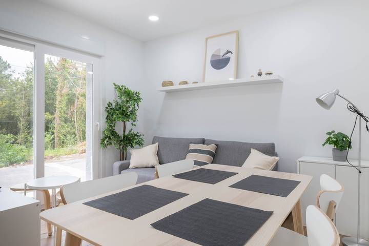 Ganze Wohnung, Apartment Aurora mit Bergblick, Gemeinschaftsgarten und Klimaanlage in San Cosme de Outeiro, Outes