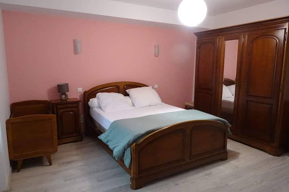 Gîte  Aveyron 11 personnes à Sermet près du lac de Villefranche de Panat in Broquiès, Parc naturel régional des Grands Causses