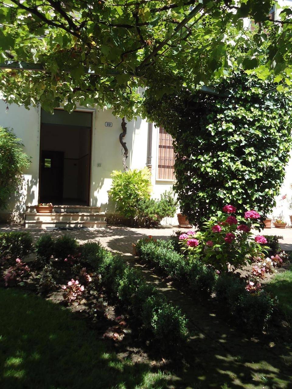 Double or Twin Room with Shared Bathroom in Verona, Verona Provinz