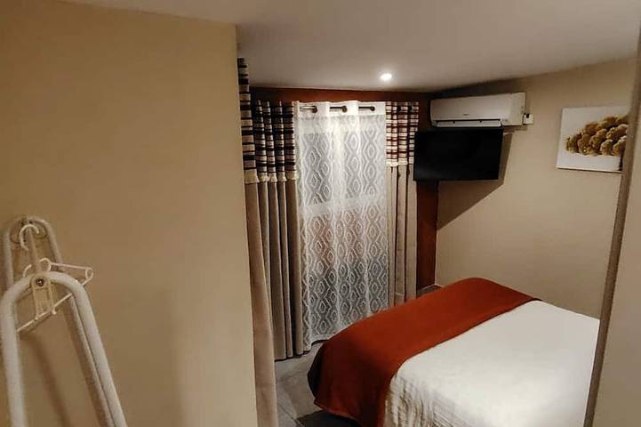 Gîte pour 3 personnes, avec jardin ainsi que piscine et terrasse à Vitrolles - 2