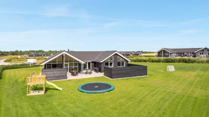 Ferienhaus für 18 Personen, mit Terrasse und Garten sowie Sauna in Hostrup Strand - 2