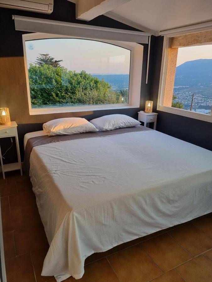 Gîte pour 5 personnes, avec terrasse et jacuzzi, adapté aux familles à Castagniers - 2