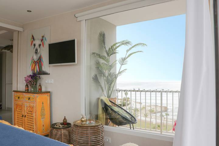 Apartamento entero, Apartamento 'Playa Salinas Grupo Terra De Mar' con vistas al mar, Wi-Fi y aire acondicionado. in Platja del Cantal Roig (Calpe), Calpe