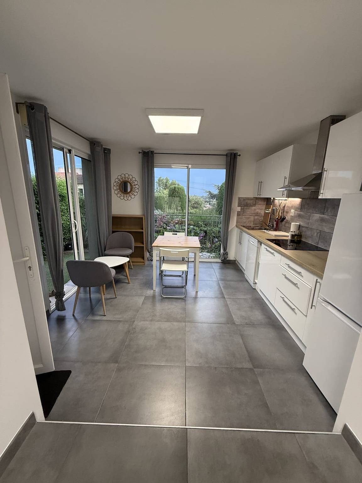 Ganzes Studio, Studio für 2 Personen mit Terrasse in La Garde, Mittelmeerküste (Frankreich)