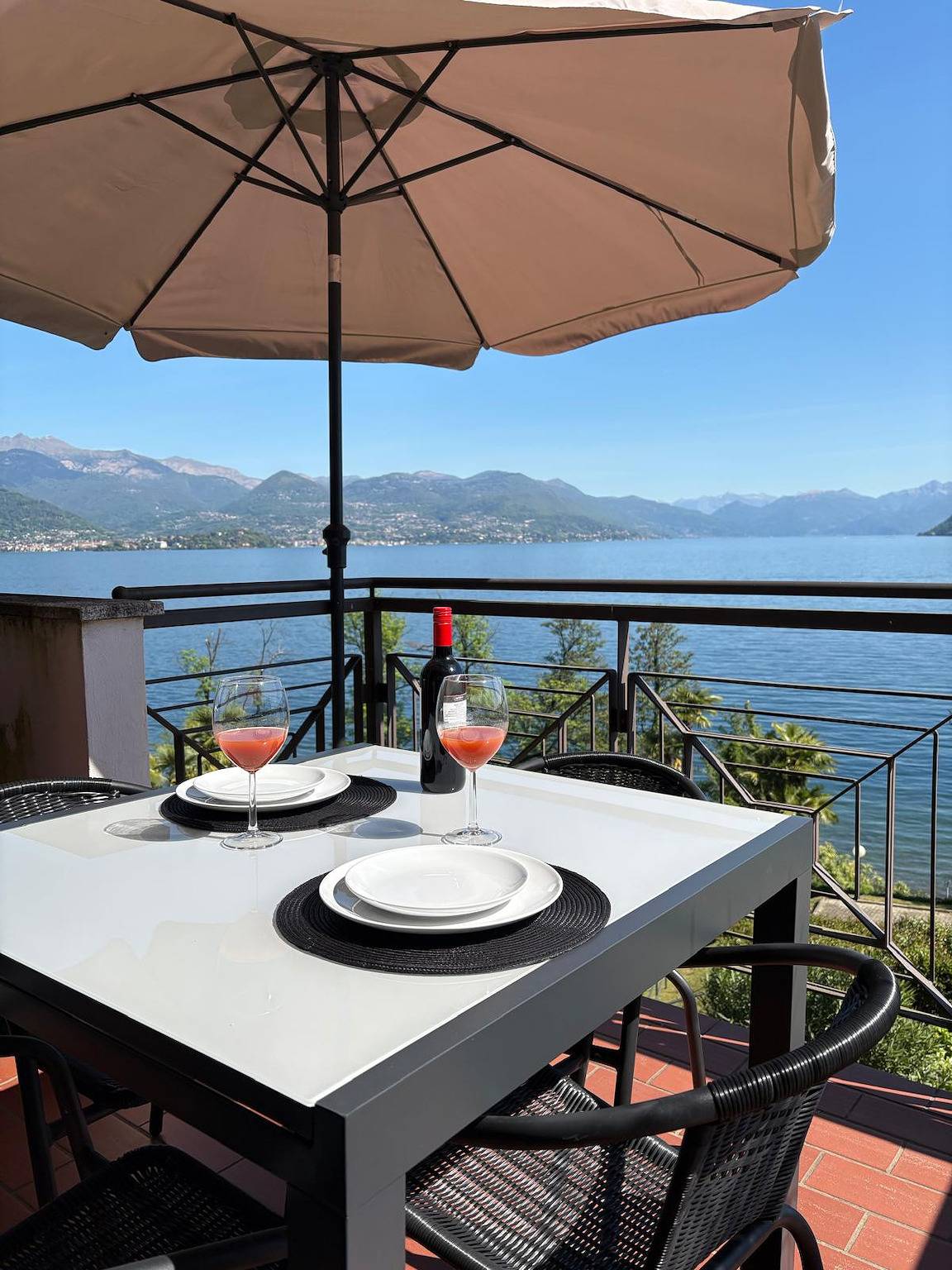 Ganze Wohnung, Blue Lake apartment with pool and lake view in Stresa, Comune di Stresa
