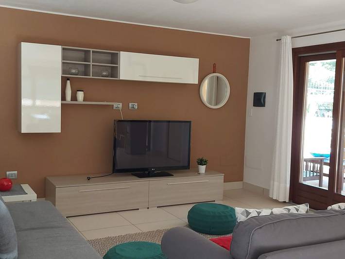 Appartamento per 6 persone, con Balcone e Terrazza nonché Giardino e Piscina a Capoterra