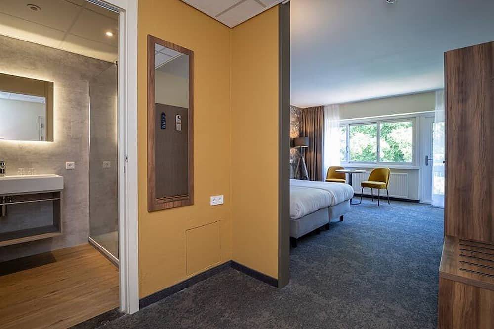 Relax and Recharge! Indoor Pool and Parking, Just Minutes from Grote Markt! in Berg en Dal, Betuwe