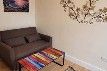 Holiday Rental for 3 People in Reading, North Wessex Downs, Photo 1