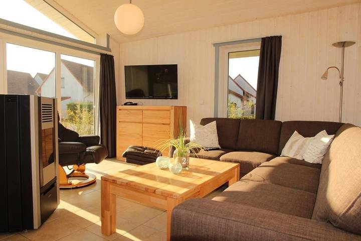 Ferienhaus für 4 Personen, mit Whirlpool und Terrasse sowie Garten und Sauna in Rechlin - 2