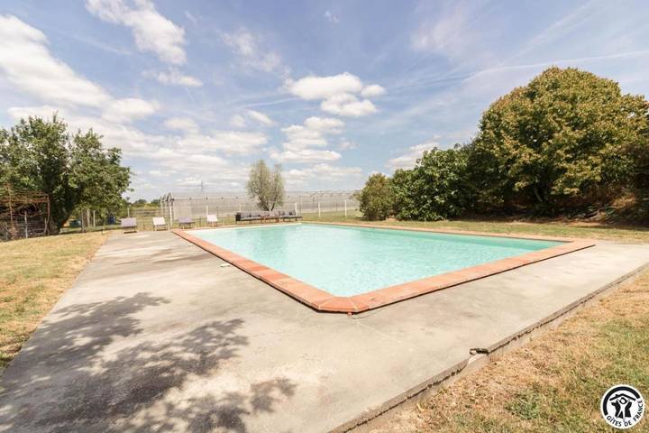 Location de vacances pour 5 personnes, avec Terrasse ainsi que Jardin et Piscine à Villaudric