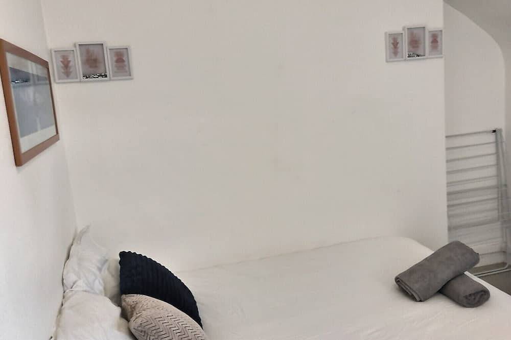Apartamento entero, Studio facing train station - wifi in Évreux, Región de Évreux