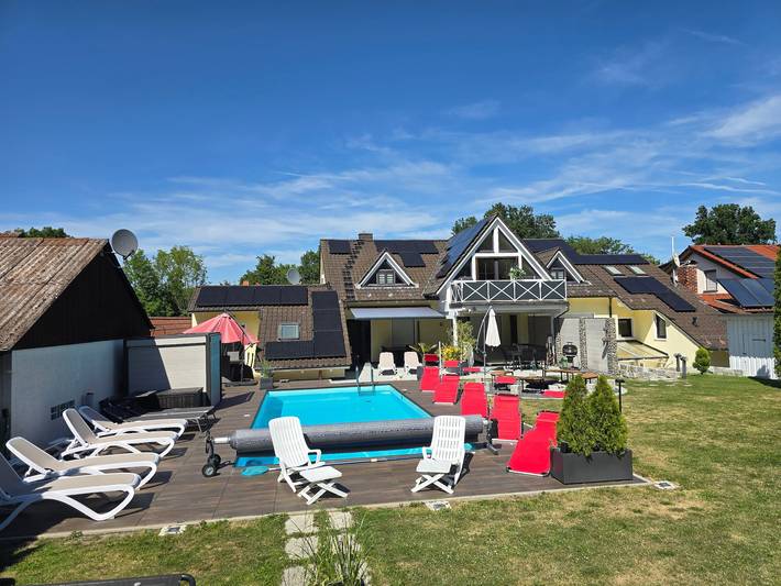 Entire apartment, Holiday Apartment Villa Mainaue for 4 Guests, 123 m², Pool, Terrace, Fire Pit in Altenkunstadt, Oberes Maintal - Coburger Land