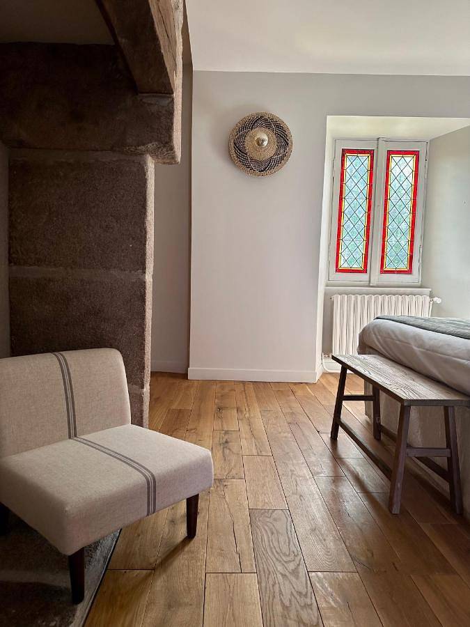 Le Château de Saint-Angel, Le Manoir du Rigouneix, 5 minutes A89, nature, calme, sauna, Climatisation in Saint-Angel, Région d'Ussel