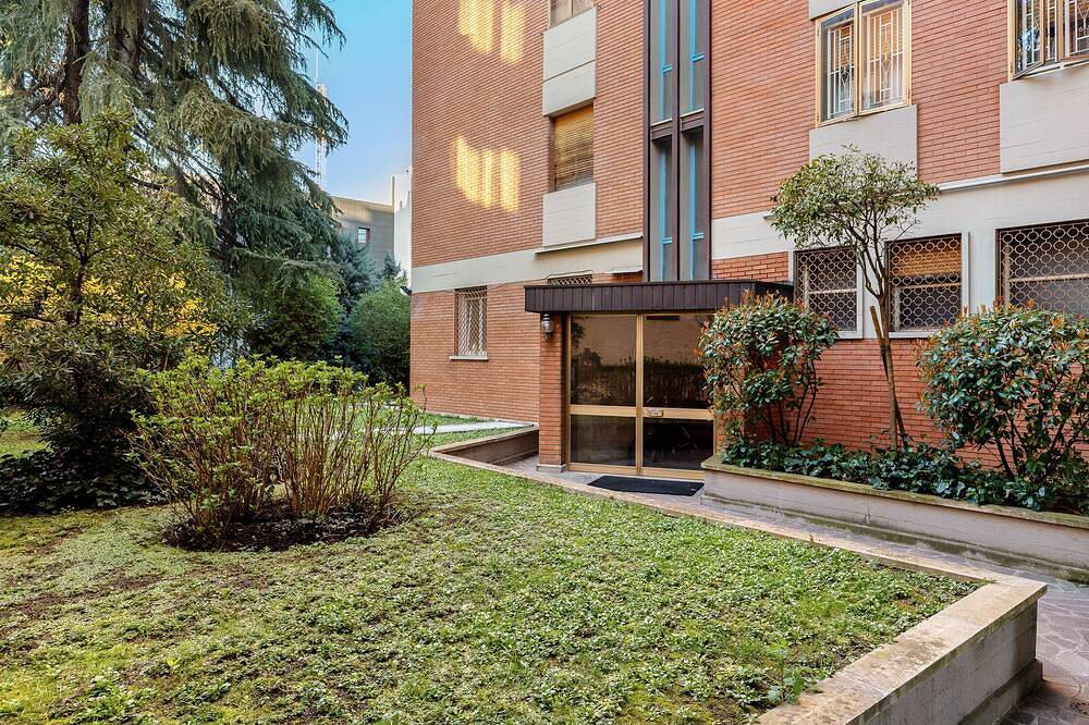 Entire apartment, 051 Living apartment within walking distance of downtown and Fs station in Bologna, Bologna Province