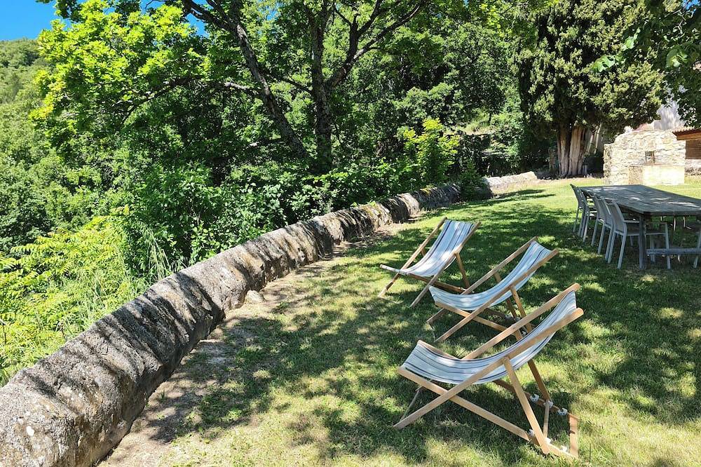Space and nature near Sisteron in Bevons, Forcalquier region