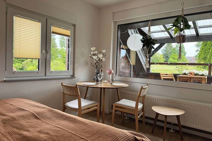 Ganze Wohnung, Schwarzwaldloge Dobel – stilvolle Ferienwohnung mit Balkon & Naturblick in Dobel, Nordschwarzwald