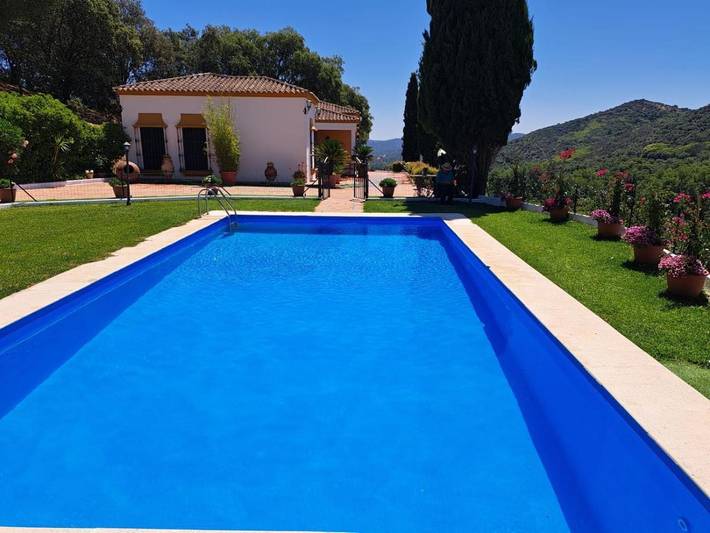 Casa rural para 8 personas, con jardín además de piscina y vistas en Cazalla de la Sierra