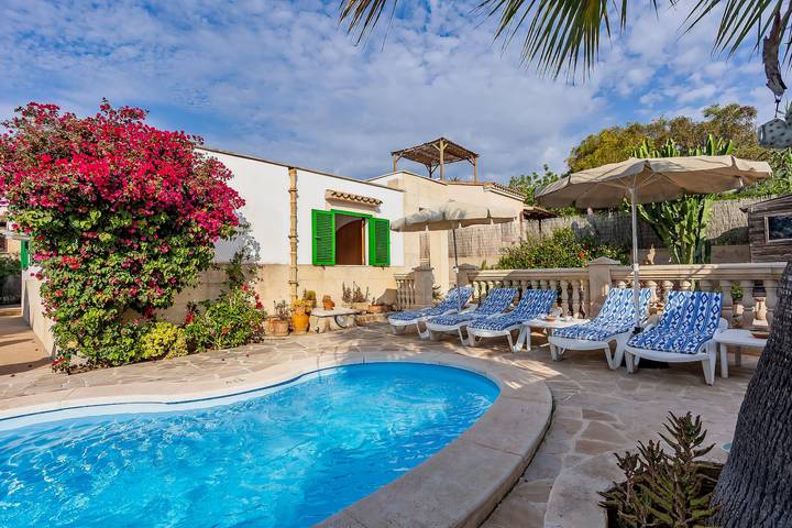 Ferienhaus für 6 Personen, mit Terrasse und Garten in Cala Llombards