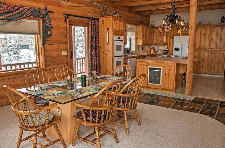 Log cabin for 18 people, with balcony in Brian Head