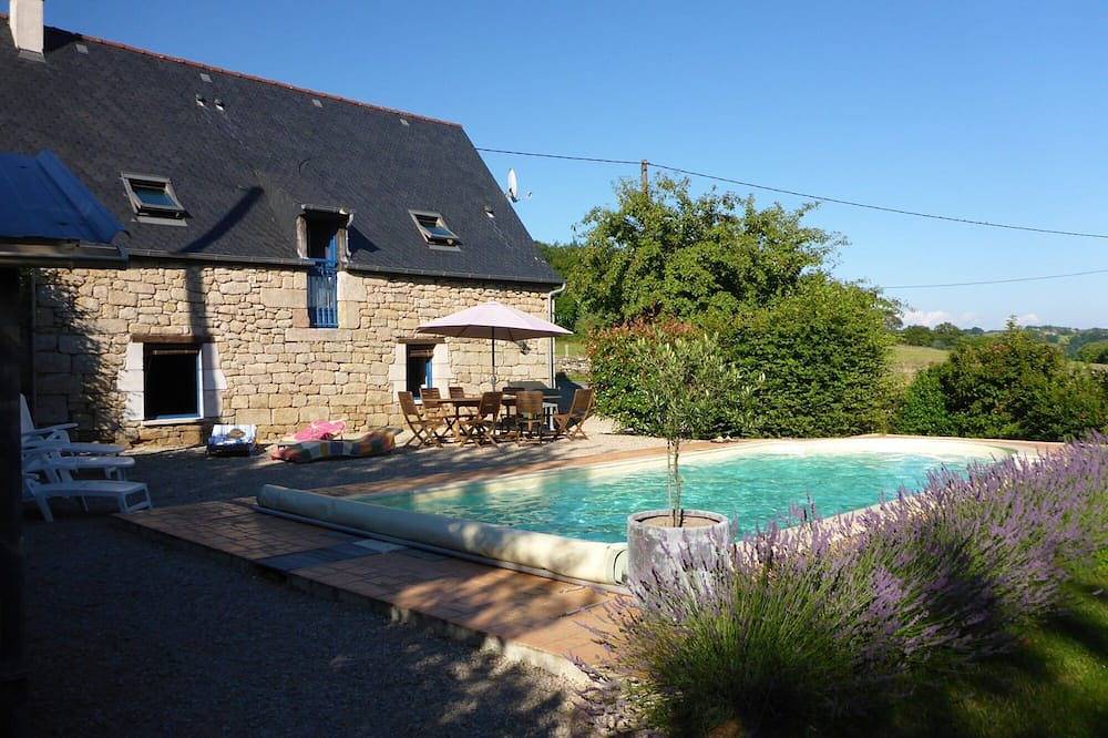 Gerenoveerde schuur, verwarmd privézwembad tussen 2 valleien, Maronne en Dordogne in Hautefage, Tulle en omgeving