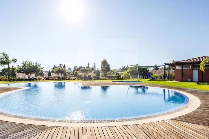 Ferienhaus für 6 Personen, mit Balkon und Pool sowie Garten - 1