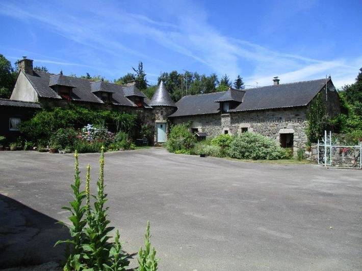 Gîte pour 3 personnes, avec jardin à Noyal-Pontivy